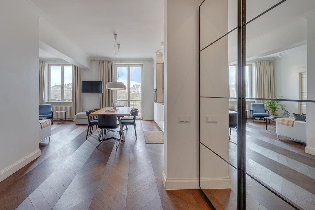Vilnius Apartments & Suites - Gedimino avenue room 5